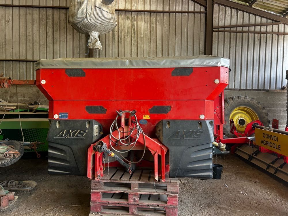 Kuhn axis 40.2w Fertiliser spreader €8,900