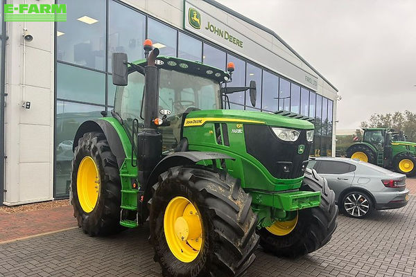 John Deere 6R 215 Tractor €106,117