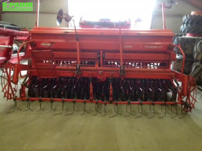 E-FARM: Kuhn 4m kuhn 4003d/integra m/skiveskær - Power harrow - id FLSG6ZG - €11,906 - Year of construction: 2010 - Denmark