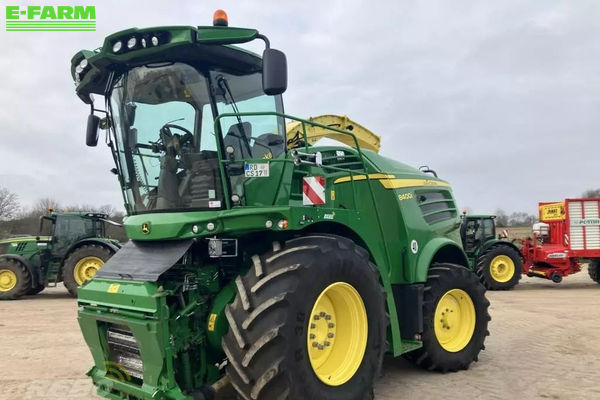 John Deere 8400 Самоходный кормоуборочный комбайн 157 000 €