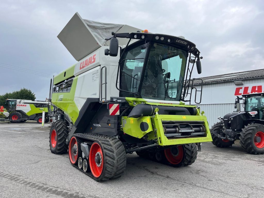 Claas Lexion 8700 Terra Trac Combine harvester €319,000