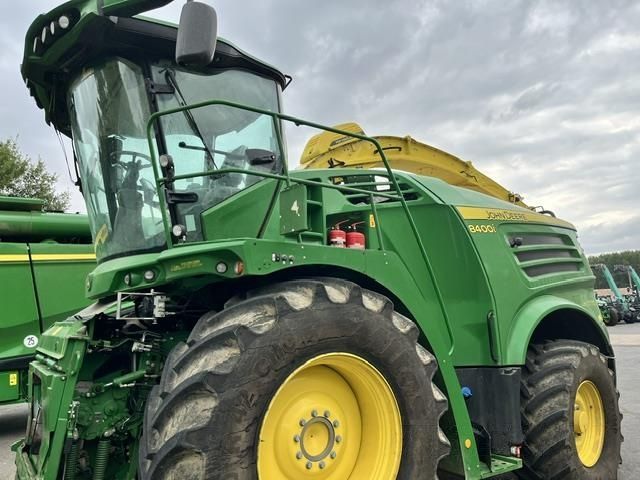 John Deere 8400 Самоходный кормоуборочный комбайн 169 000 €