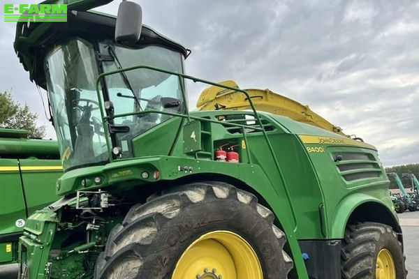 John Deere 8400 Самоходный кормоуборочный комбайн 169 000 €