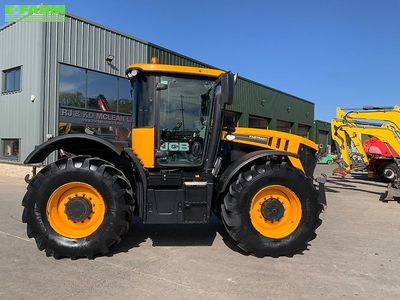 E-FARM: JCB Fastrac 4220 - Tractor - id GIDHQ4C - €92,842 - Year of construction: 2021 - Engine hours: 5,080,Engine power (HP): 235,United Kingdom