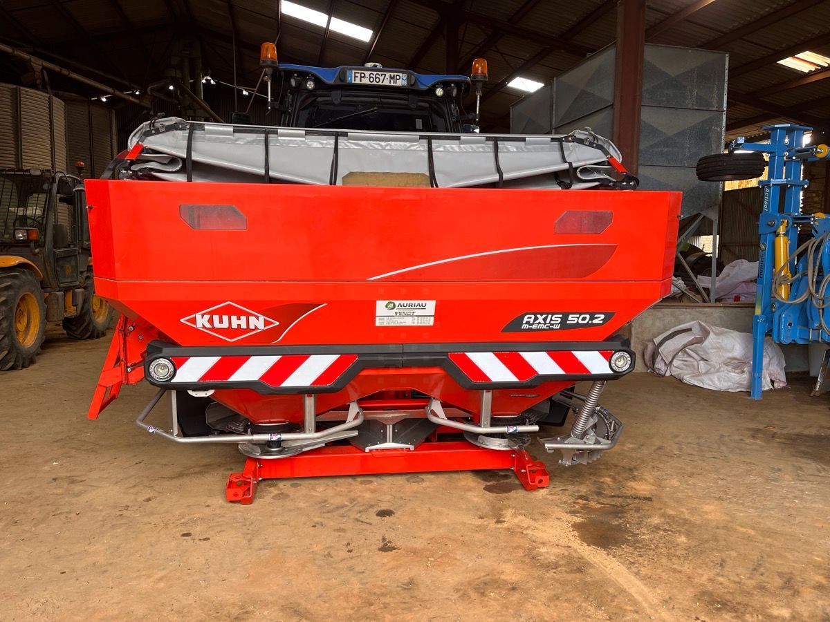 Kuhn axis 50.2 m emc w Fertiliser spreader €17,500