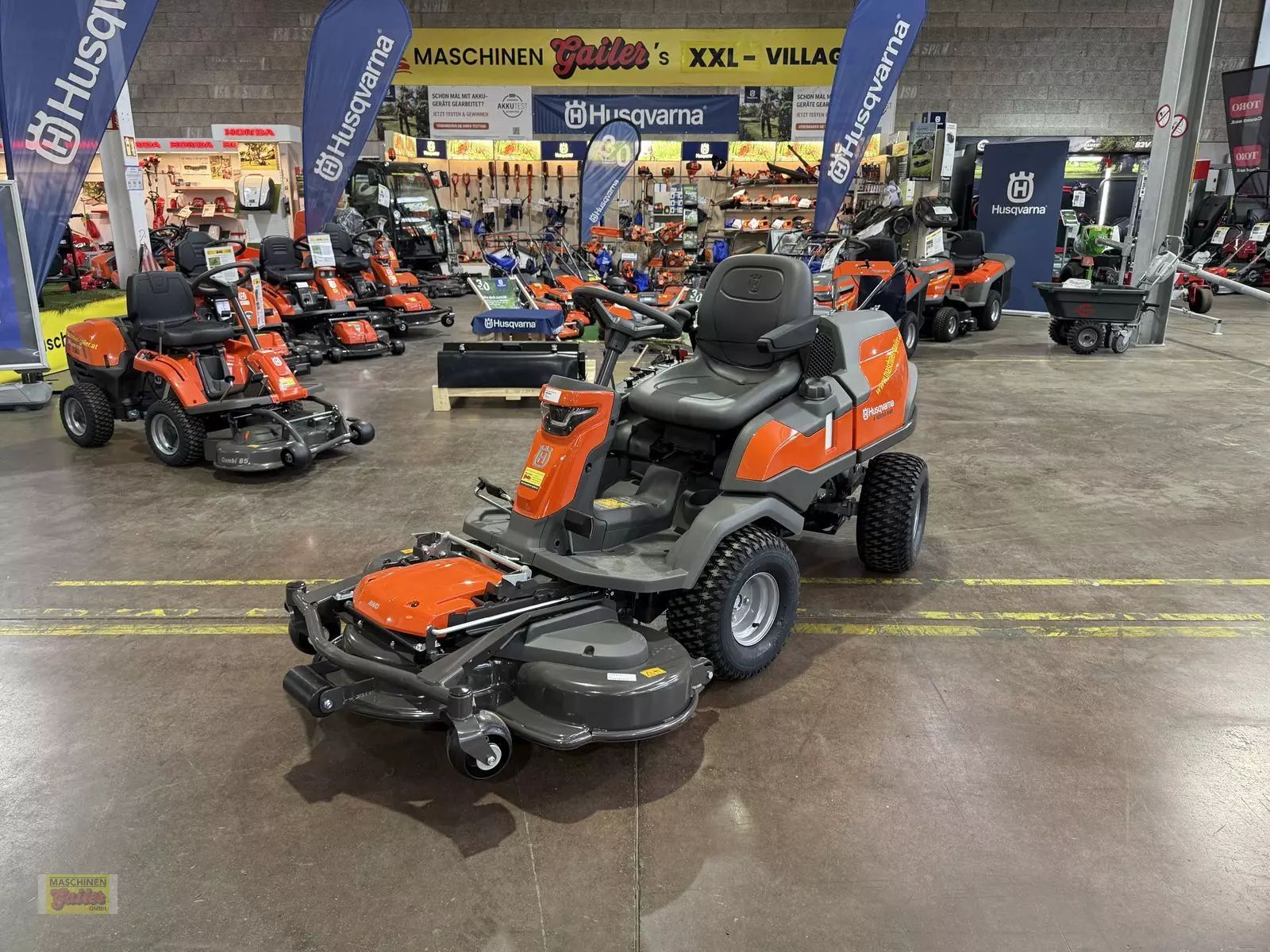 Husqvarna R 420TsX AWD Lawn mower €12,825