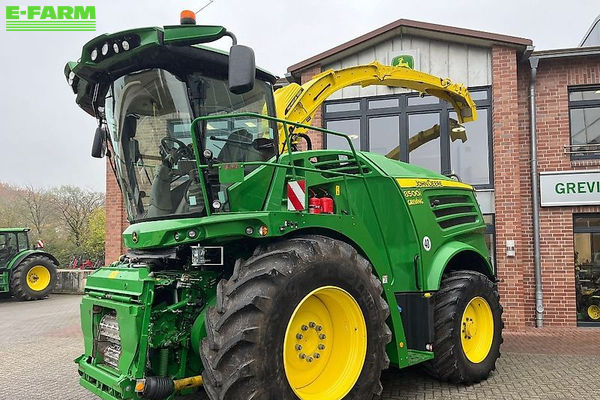 John Deere 8500 Savaeigis pašarų smulkintuvas 239 500 €