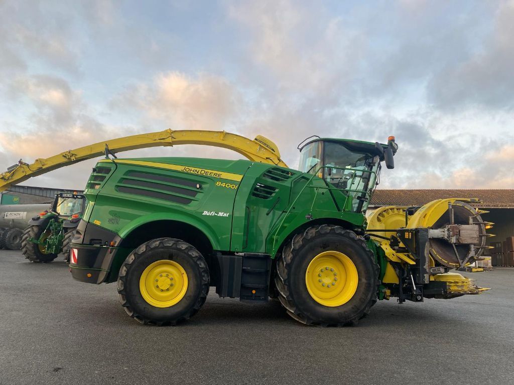 John Deere 8400 Самоходный кормоуборочный комбайн 275 000 €