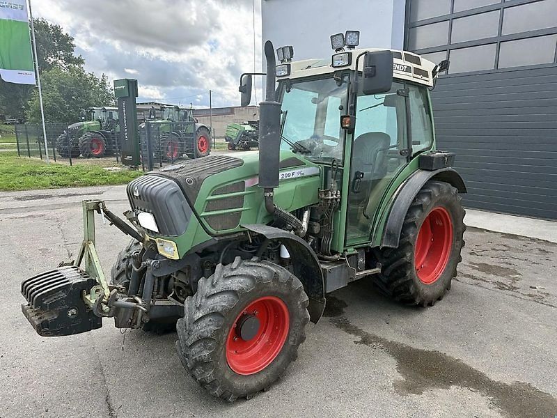 Fendt 209 F Vario Profi Tractor €34,990