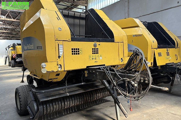 New Holland T 7070 Baler €7,500