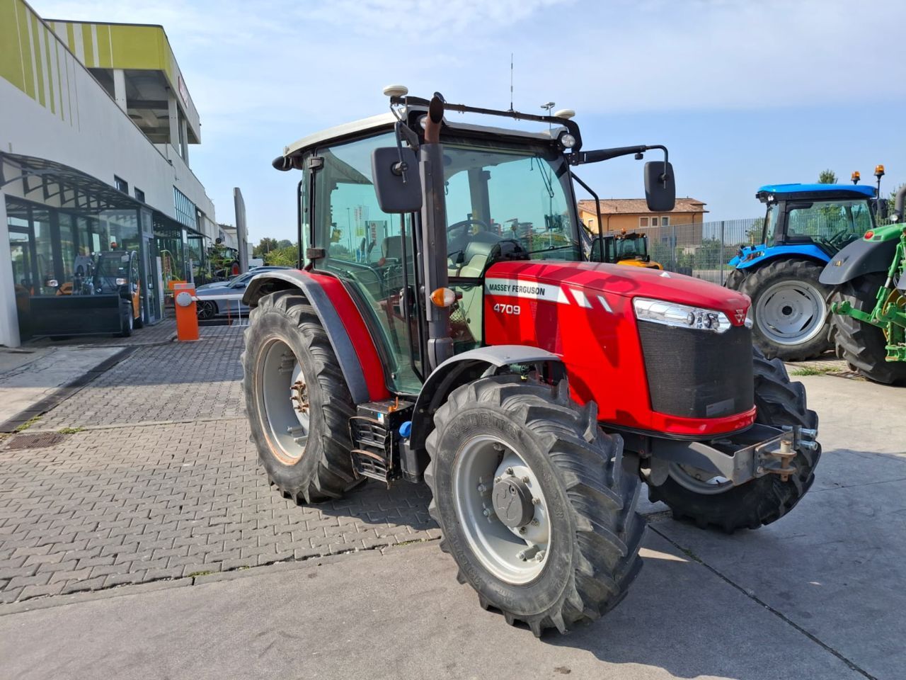 Massey Ferguson 4709 Tractor €34,000