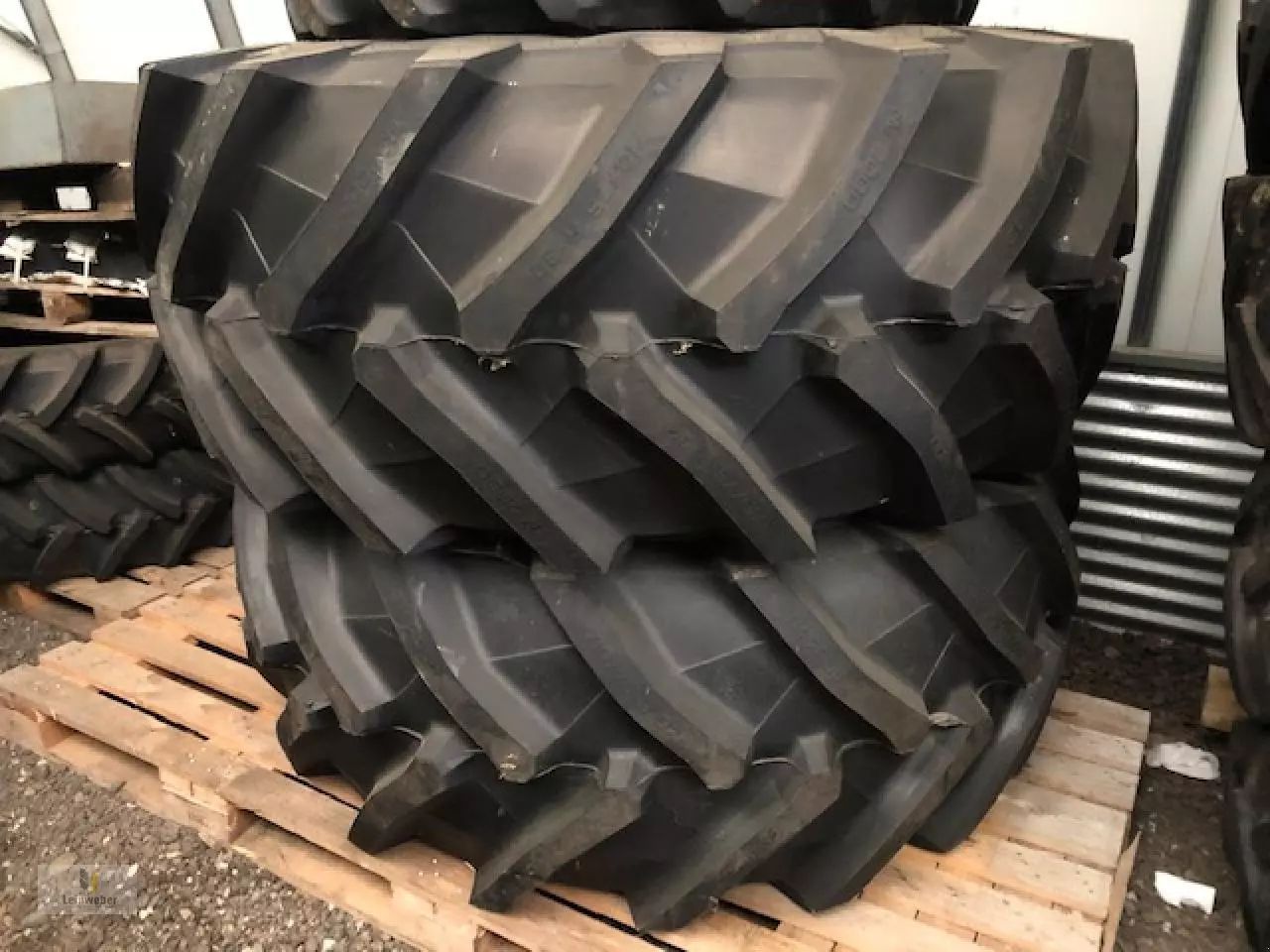 TRELLEBORG 710/75r32 tm 2000 Wheel and track €5,500