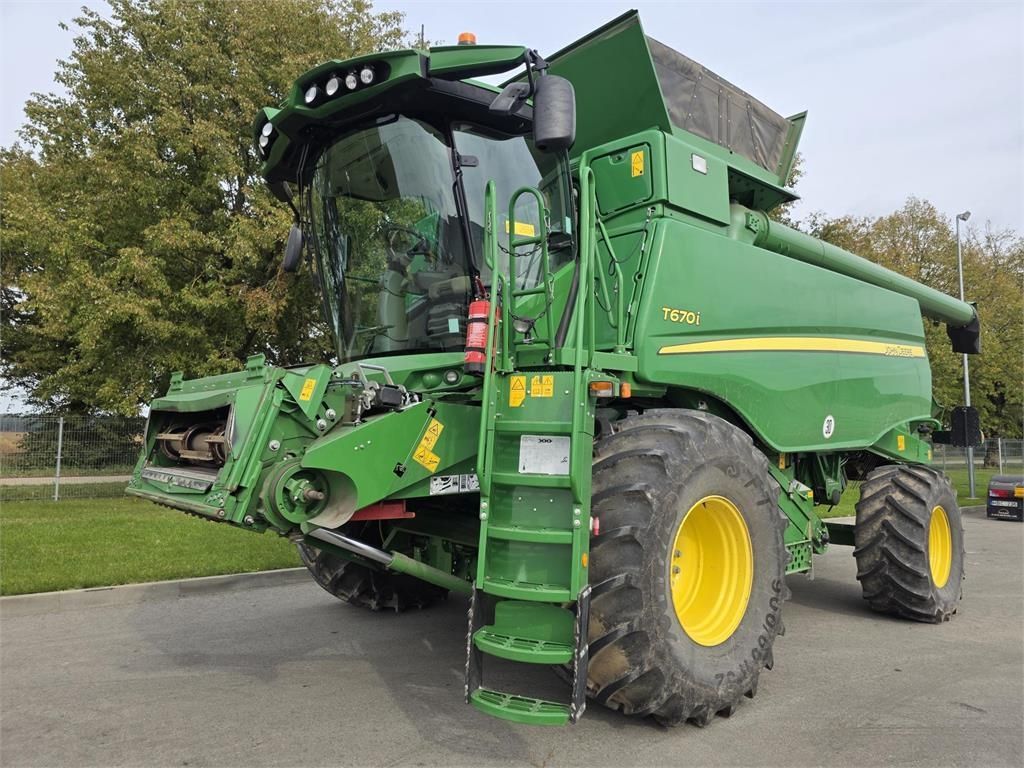 John Deere T 670 Combine harvester €225,000
