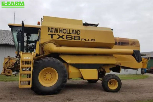New Holland TX 68 Combine harvester