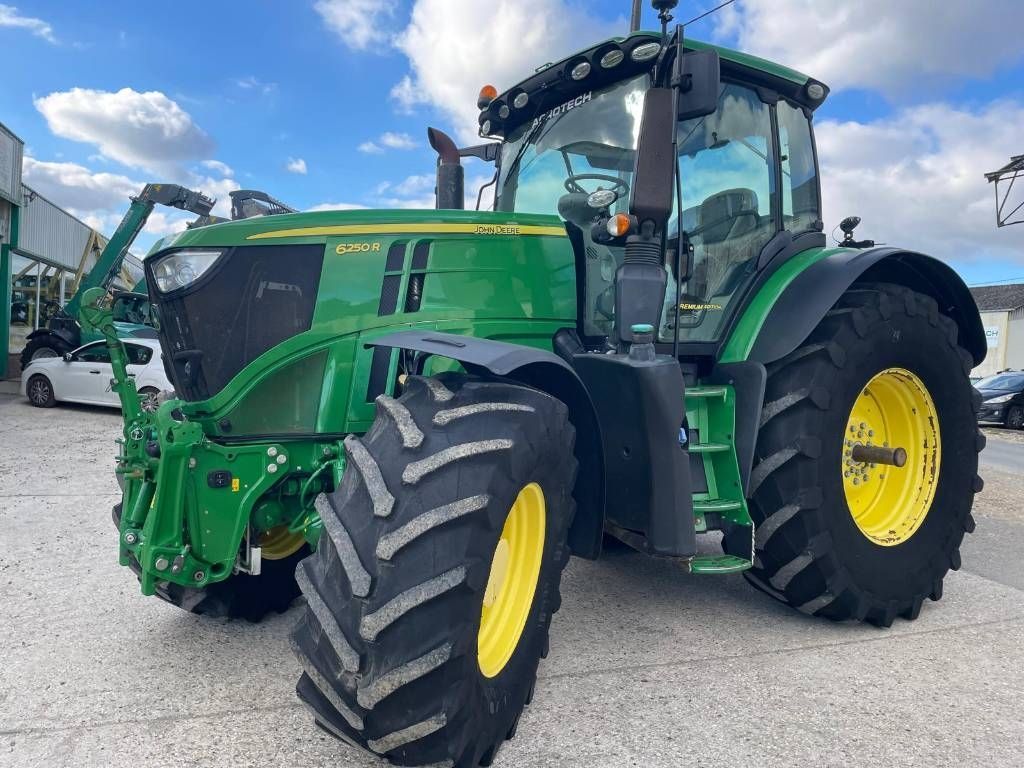 John Deere 6250 R Tractor €125,000