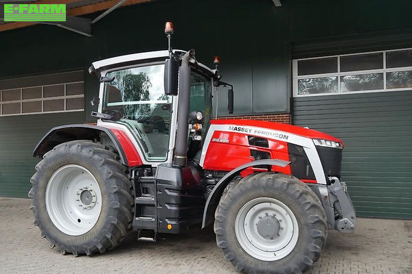 Massey Ferguson 8S.225 Tractor €98,500