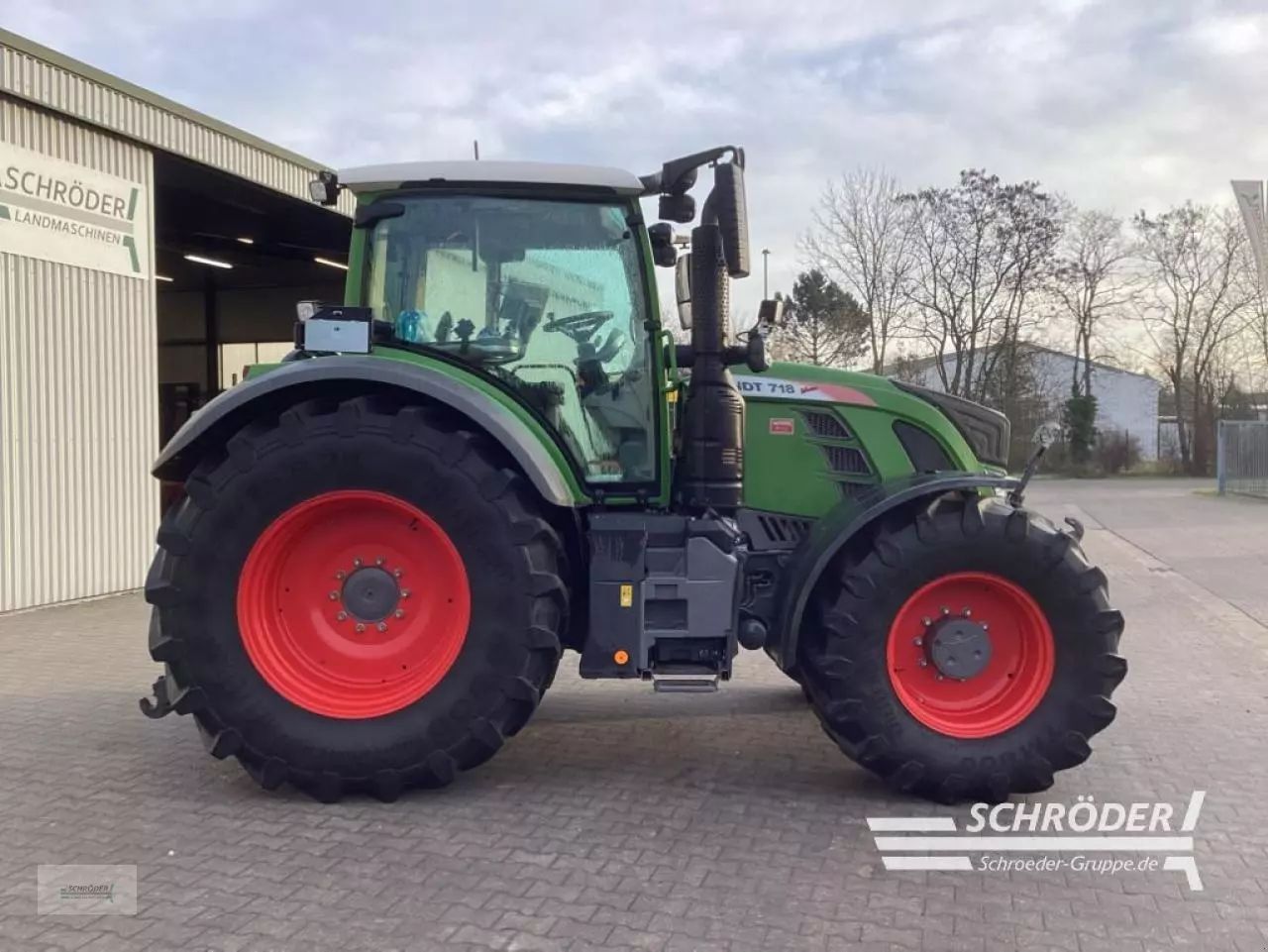 Fendt 718 Vario Profi Plus Tractor €125,885