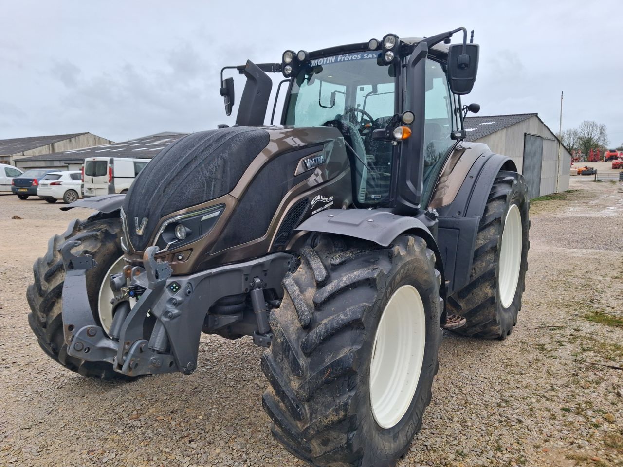 Valtra T 174 Tractor €85,000