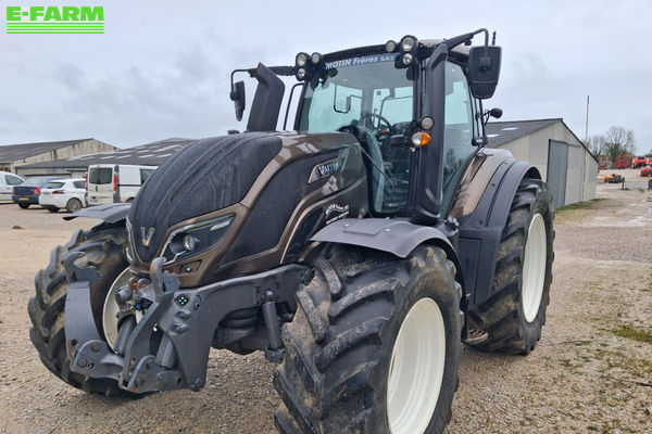 Valtra T 174 Tractor €85,000