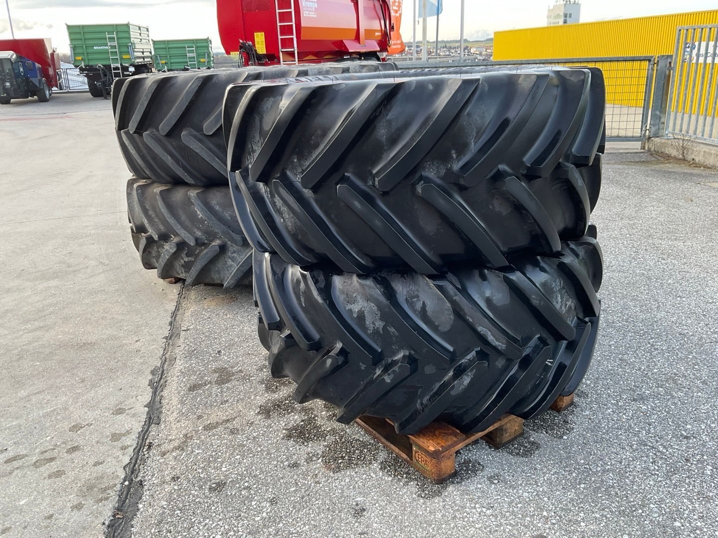 MICHELIN John Deere 650/65R42 und 600/65R28 Wheel and track €7,071