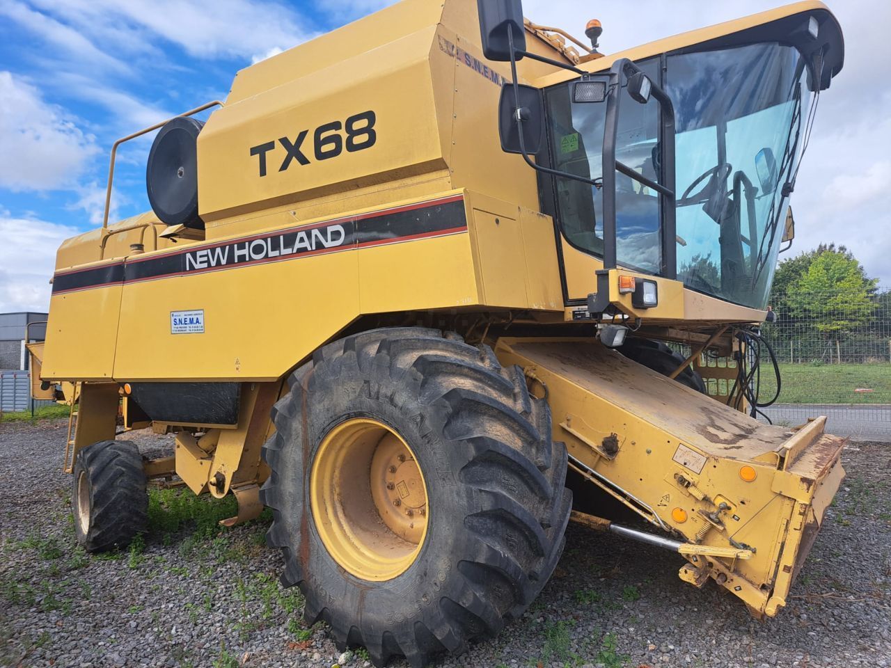 New Holland TX 68 Combine harvester €27,000