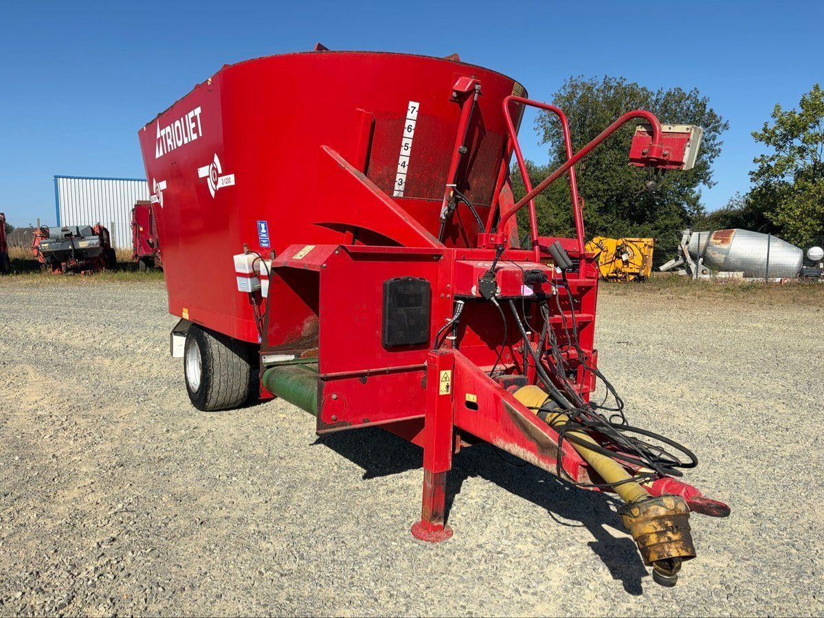TRIOLIET Solomix 2-1200 Mixer feeder €6,900