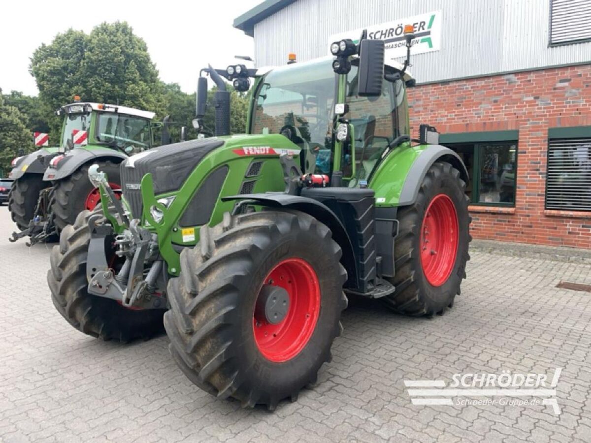 Fendt 724 Vario Profi Plus Tractor €191,885