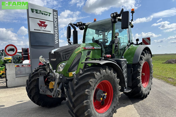 Fendt 724 Vario Profi Plus Tractor €219,000