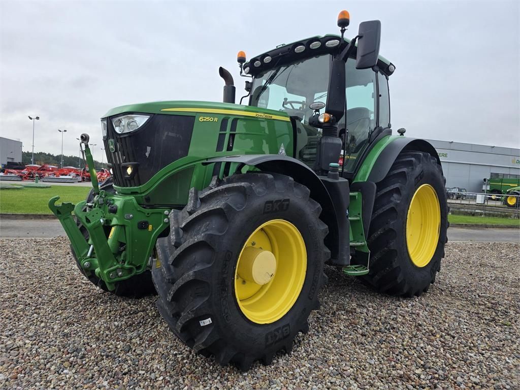 John Deere 6250 R Tractor €122,000