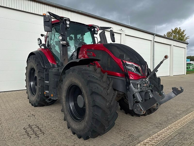 Valtra Q 265 Tractor €138,000