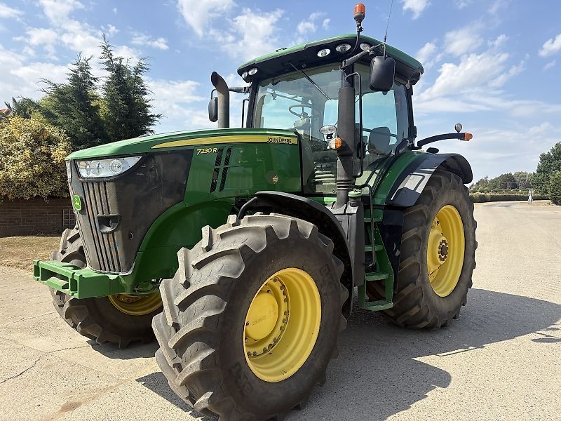 John Deere 7230 R Tractor €54,217