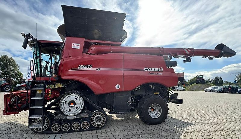 Case IH Axial-Flow 8250 Combine harvester €420,000
