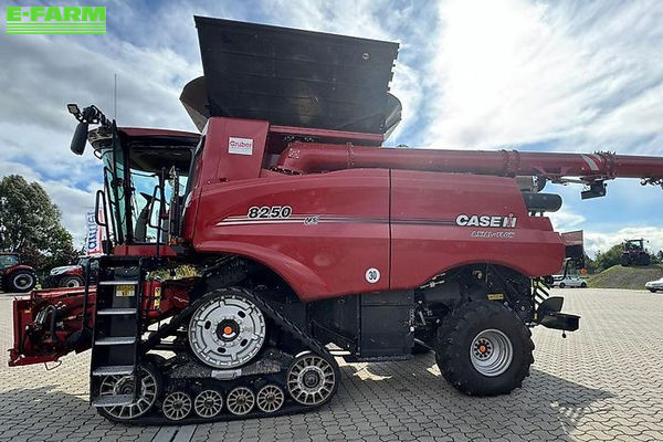Case IH Axial-Flow 8250 Combine harvester €420,000