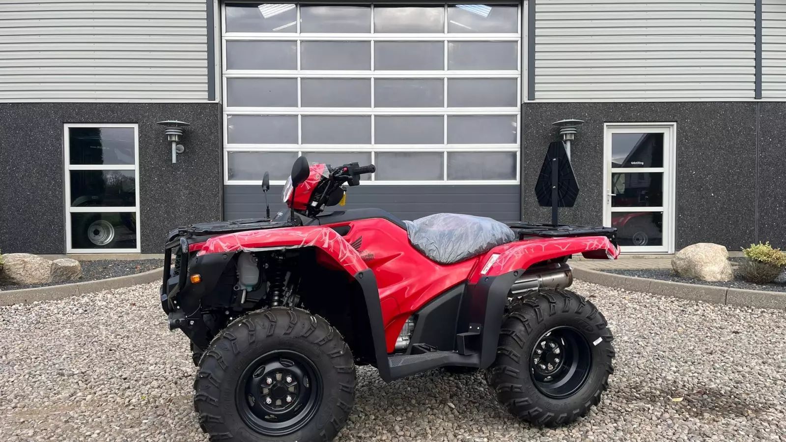 Honda trx 520 fe traktor stort lager af honda atv. vi hjælper gerne med at levere den til dig, og bytter gerne. køb-salg-bytte se mere på www.limas.dk Motor vehicle €11,772