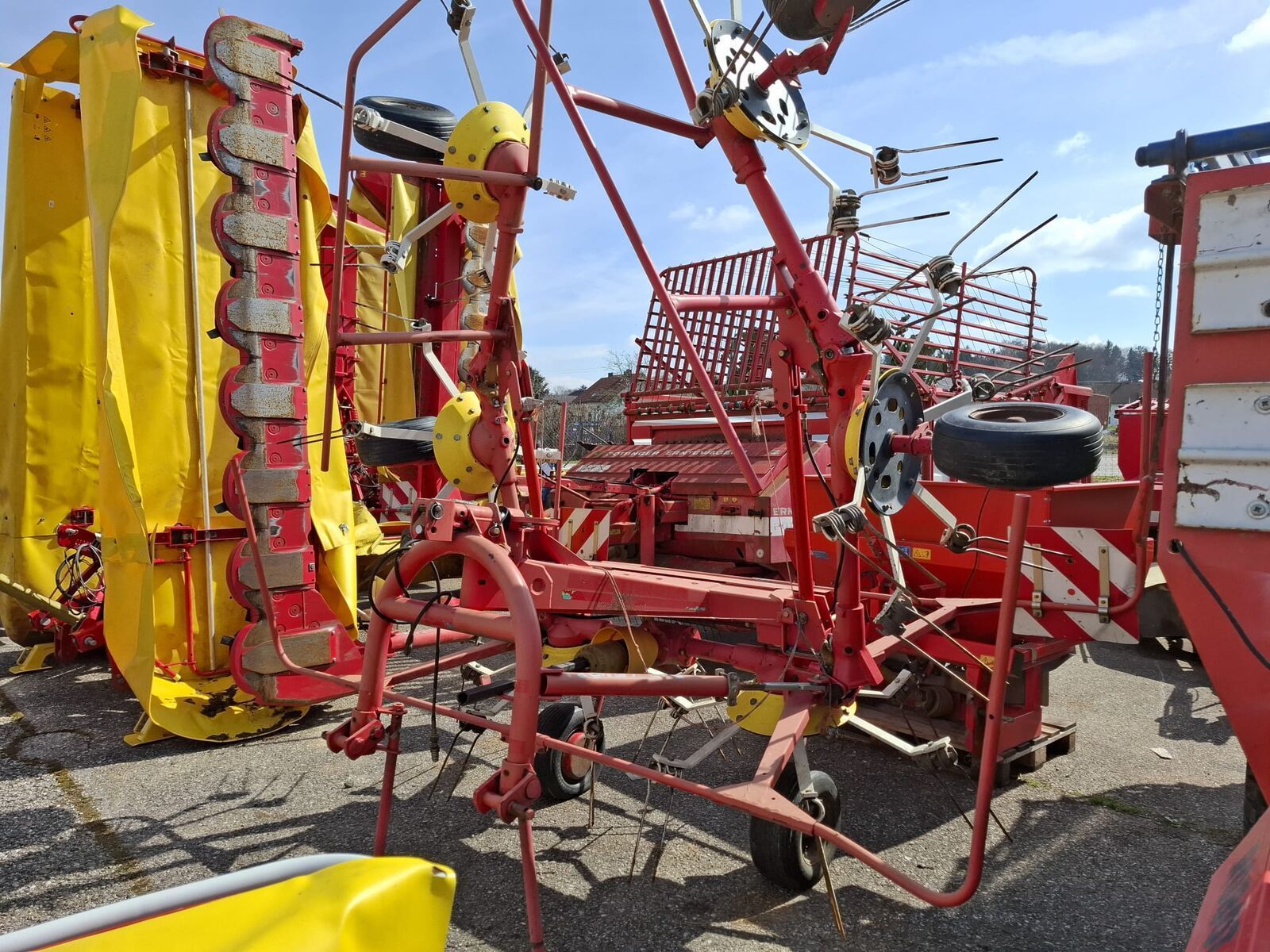 Pöttinger kreiselheuer /hit 69n Tedder €5,250