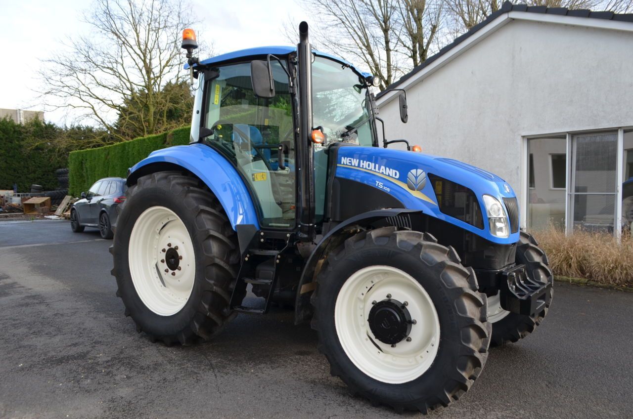 New Holland T5.105 Tractor €34,500